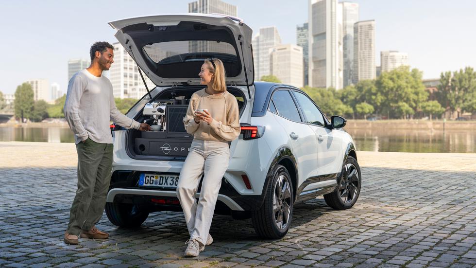 Μ' αυτό το SUV της Opel δεν ξεμένεις από... καφέ!